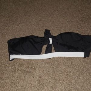 NWOT BLACK AND WHITE BANDEAU BIKINI TOP SIZE MED